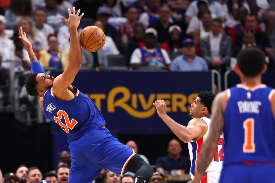 唐斯31+8 尼克斯险胜活塞总比分2-1