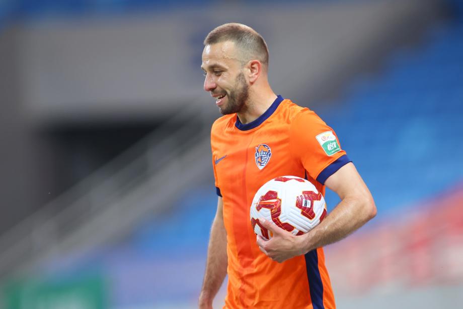 中超-恩戈姆破门 青岛海牛1-1战平梅州客家