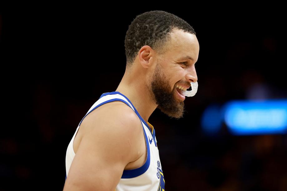 高效库里力压申京两双 勇士胜火箭掌握主动权