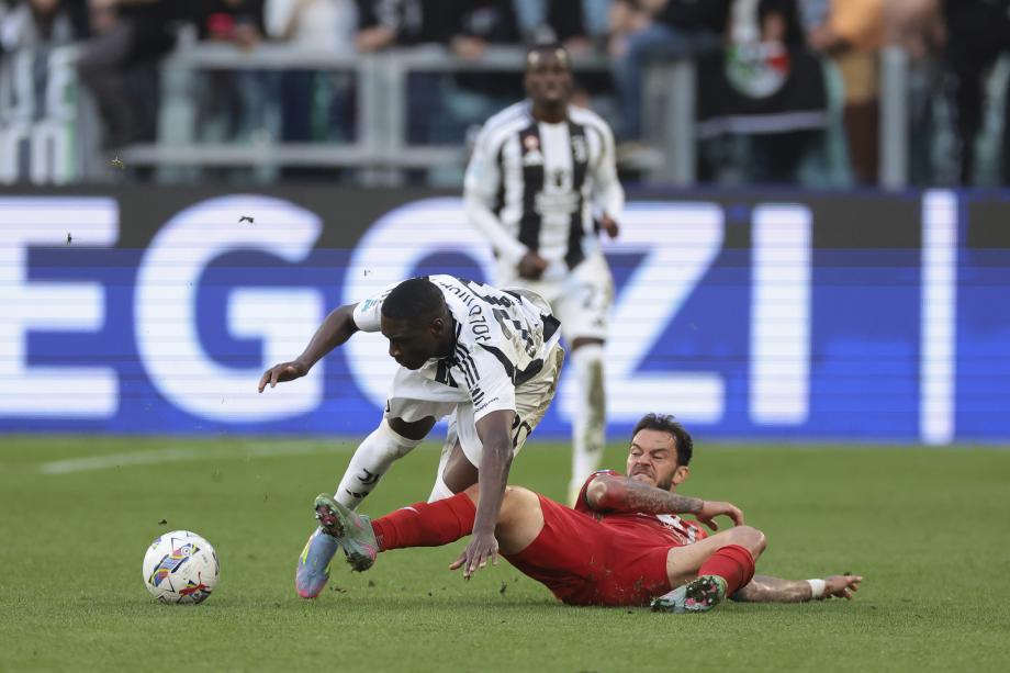 伊尔迪兹肘击被罚下 十人尤文主场2-0胜蒙扎