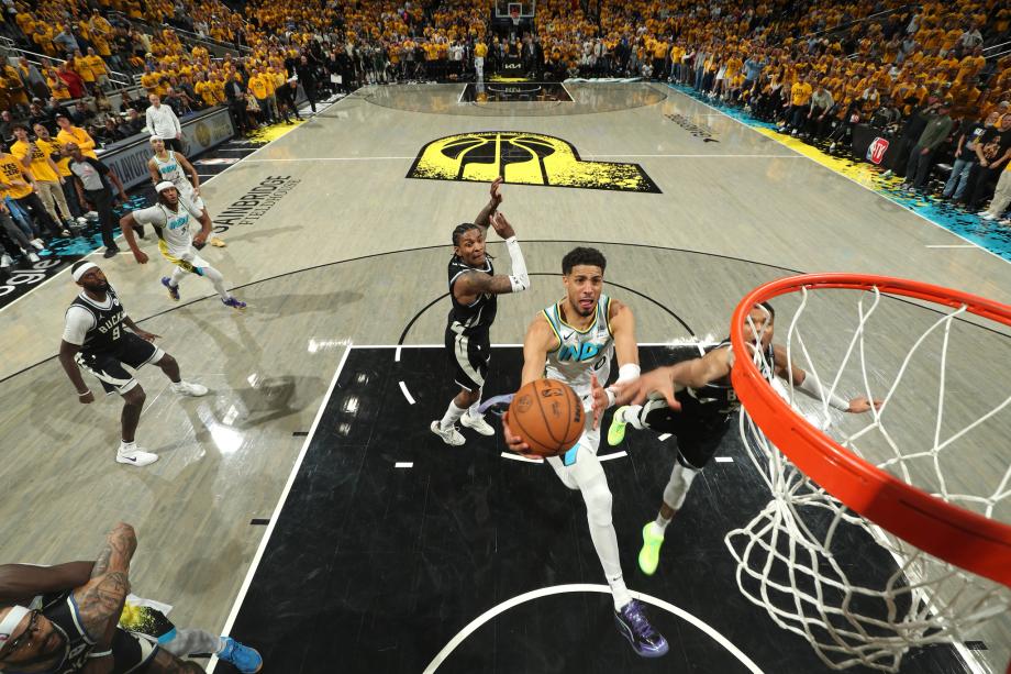 哈利伯顿1秒准绝杀 步行者险胜雄鹿