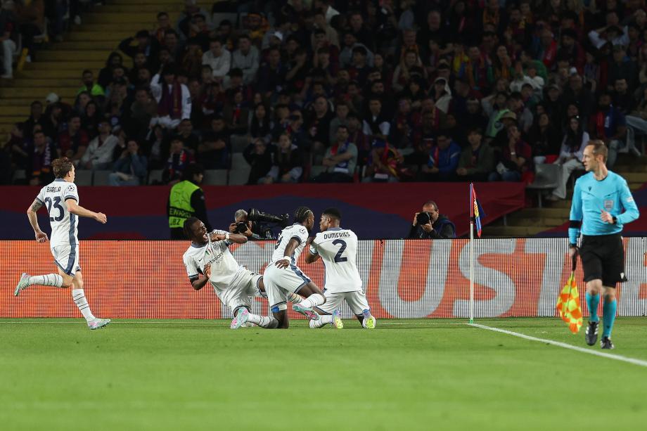 邓弗里斯2射1传亚马尔费兰破门 巴萨3-3国米