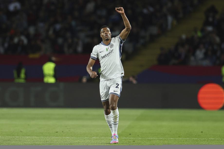 邓弗里斯2射1传亚马尔费兰破门 巴萨3-3国米