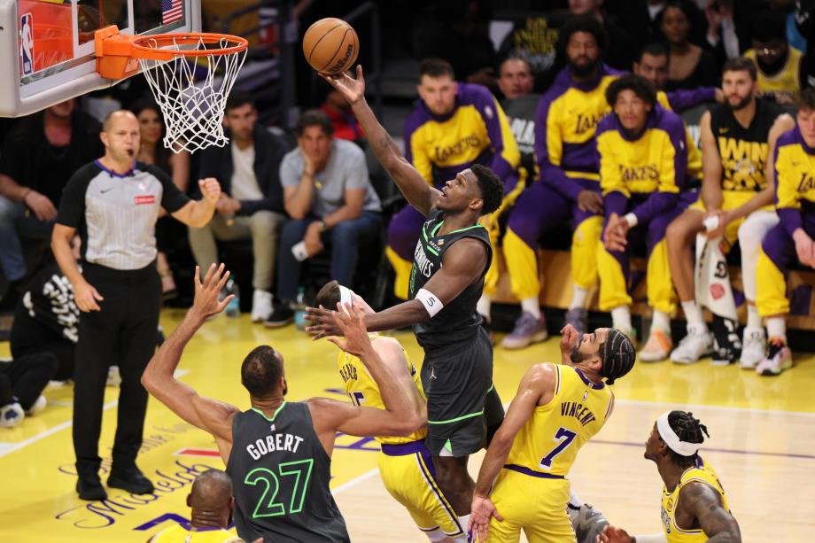 詹姆斯22+7+6 湖人主场不敌森林狼总分1-4出局