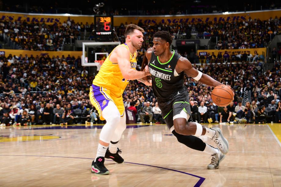 詹姆斯22+7+6 湖人主场不敌森林狼总分1-4出局