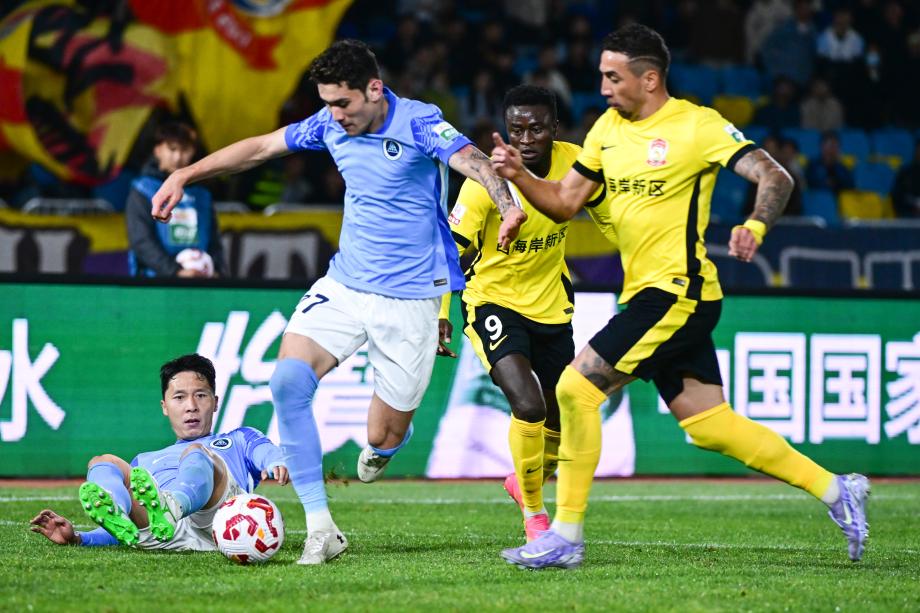 内尔松卢斯中柱 青岛西海岸0-0深圳新鹏城