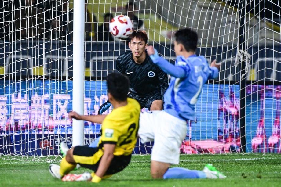 内尔松卢斯中柱 青岛西海岸0-0深圳新鹏城