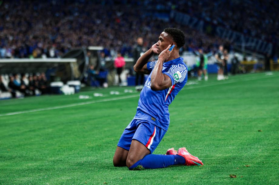 中超-杨皓宇连场破门米内罗双响 申花4-0西海岸