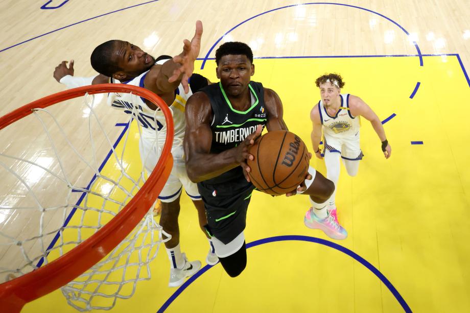 爱德华兹36分巴特勒33分 森林狼险胜勇士