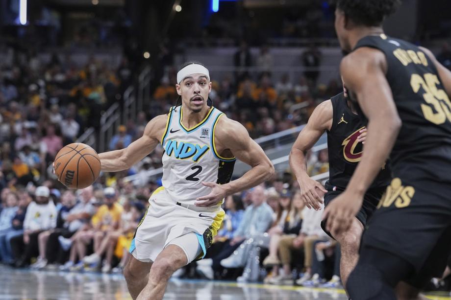 西亚卡姆21+6加兰21分 步行者轻取骑士夺赛点