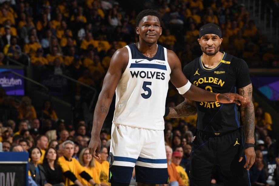 爱德华兹30+4+5巴特勒14分 森林狼战胜勇士