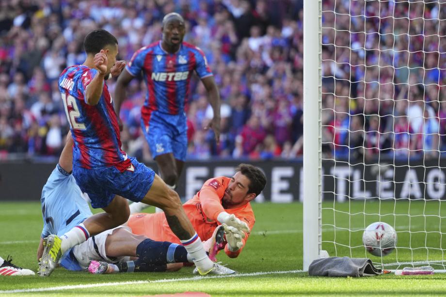 马尔穆什失点 水晶宫1-0曼城队史首夺足总杯