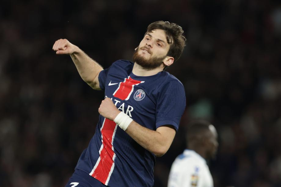 克瓦拉茨赫利亚双响 巴黎3-1逆转战胜欧塞尔