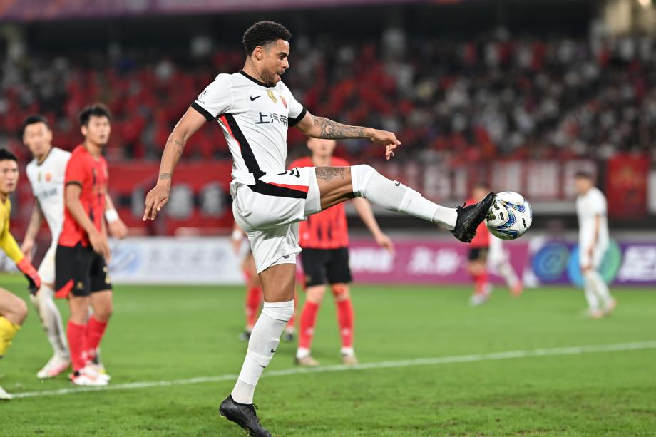 古斯塔沃双响 上海海港6-2晋级足协杯16强