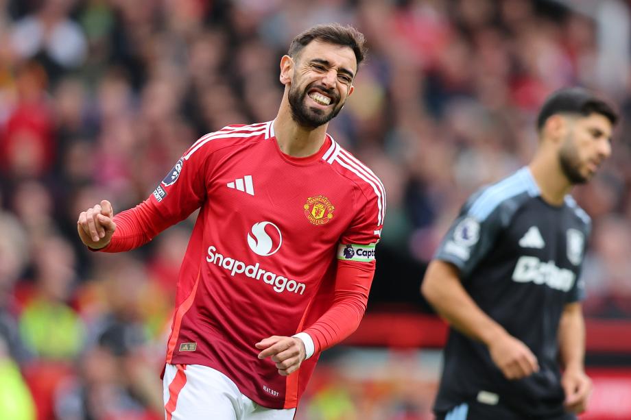 英超-阿玛德造两球 曼联2-0十人维拉联赛第15收官