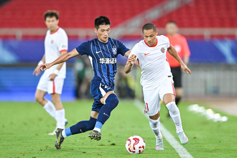 图多列进球绍尔破门 武汉三镇完胜青岛海牛