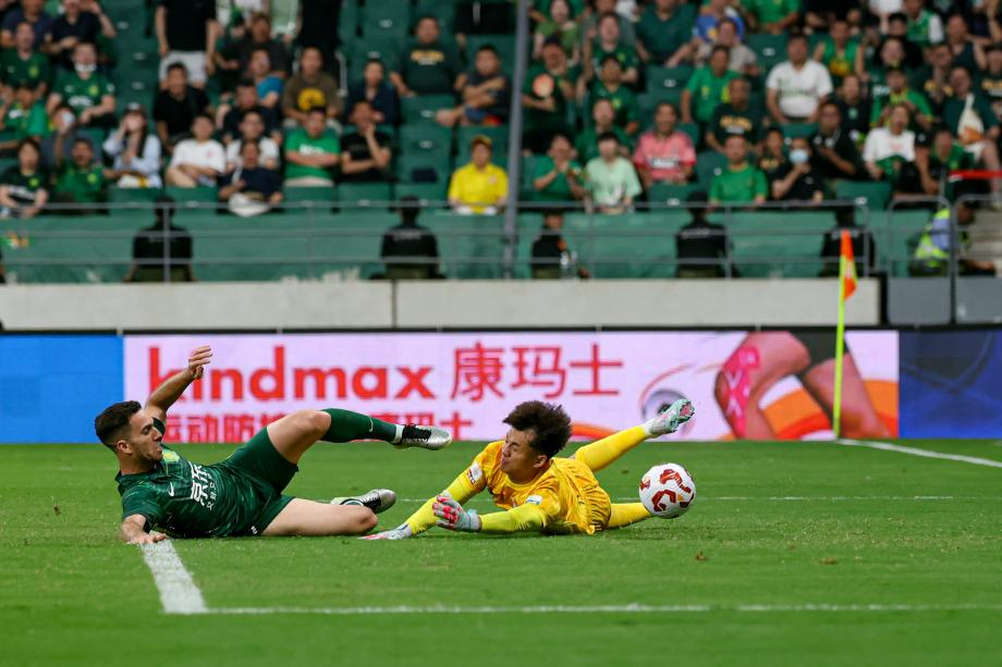 主场战胜青岛西海岸 北京国安领跑中超积分榜