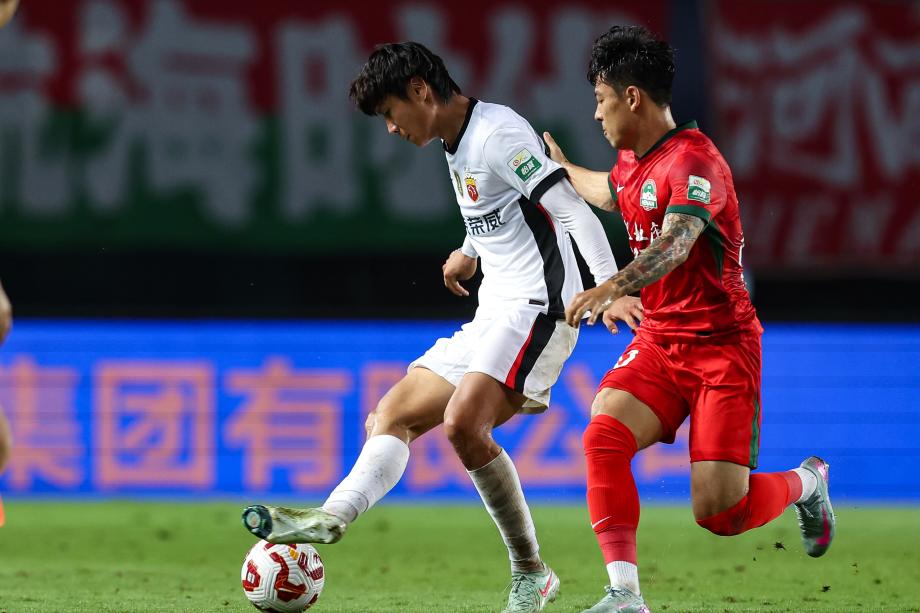 莱昂纳多传射李新翔破门 上海海港3-1河南队五轮不败