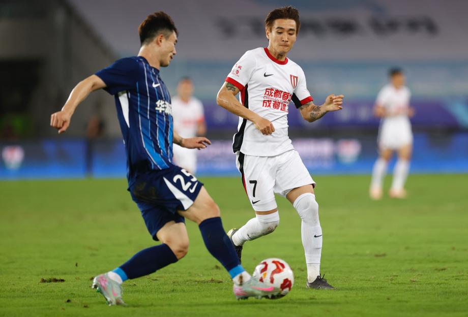 韦世豪点射图多列破门 成都蓉城2-2武汉三镇