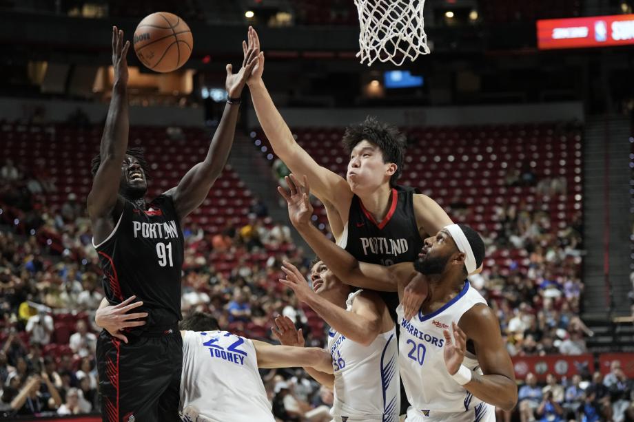 杨瀚森10分4板5助1断3帽 开拓者大胜勇士