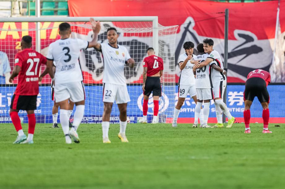 蒯纪闻两助攻 上海海港客场战胜长春亚泰