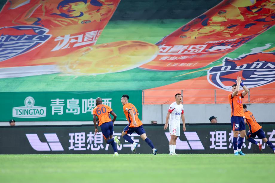 主场大胜云南玉昆 青岛海牛暂时摆脱降级区