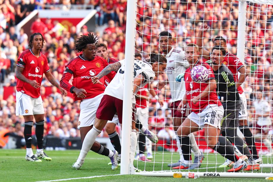 英超-狂轰22脚难破门 曼联0-1阿森纳