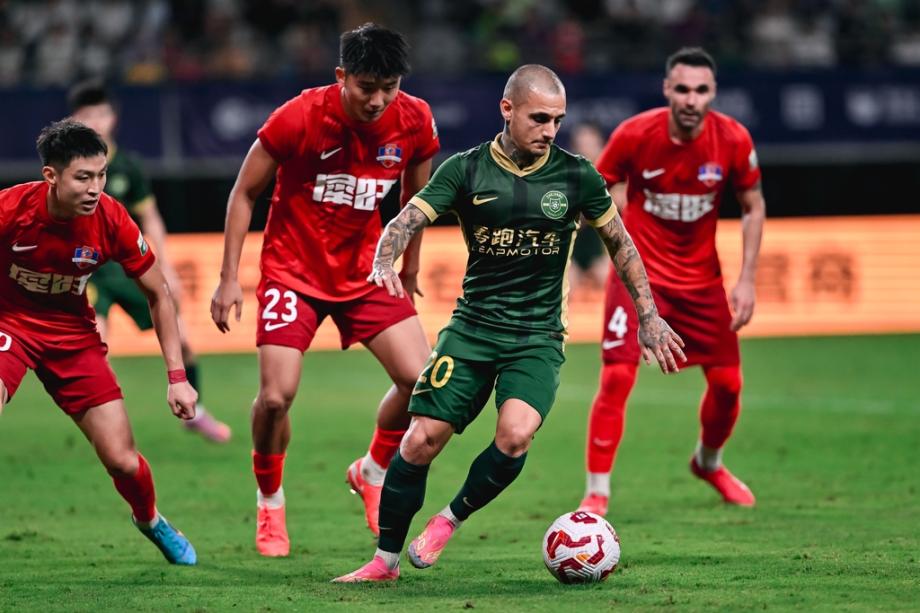 王钰栋送点弗兰克3分钟双响 浙江队2-2梅州客家