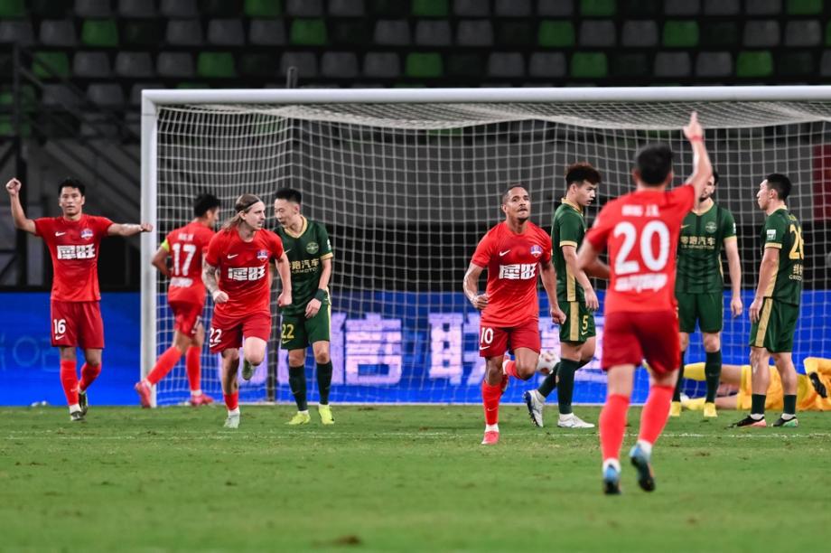 王钰栋送点弗兰克3分钟双响 浙江队2-2梅州客家