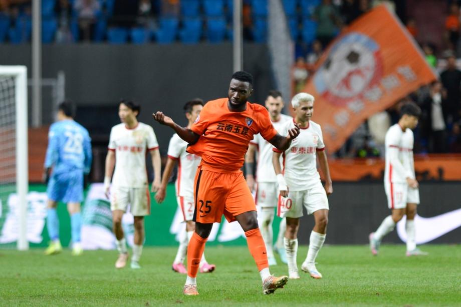 张华晨破门奥斯卡点射 长春亚泰1-1云南玉昆