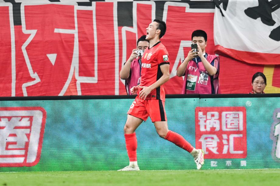 刘若钒梅开二度 上海海港主场战胜云南玉昆