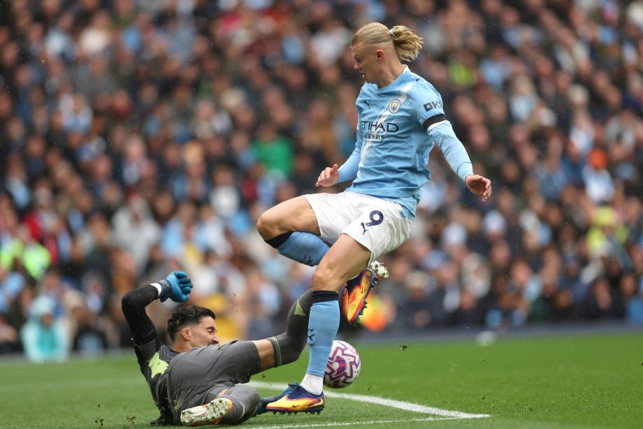 哈兰德双响多库2助多纳鲁马神扑 曼城3-0曼联