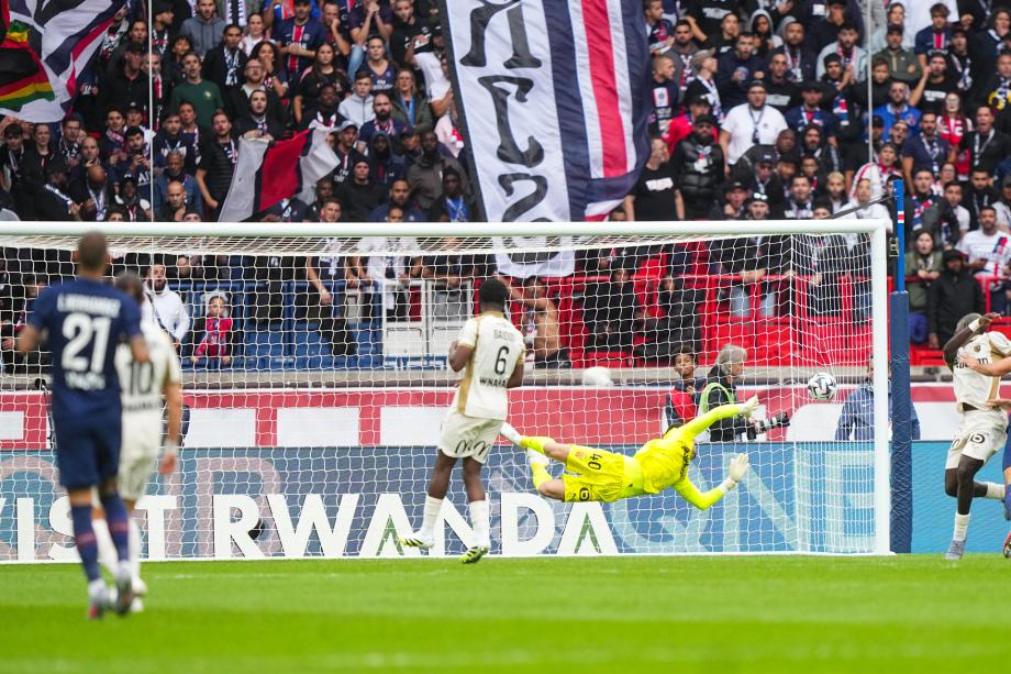 法甲-巴尔科拉双响 巴黎2-0朗斯四连胜