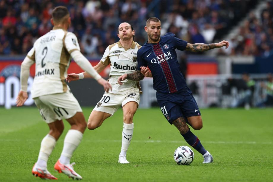 法甲-巴尔科拉双响 巴黎2-0朗斯四连胜