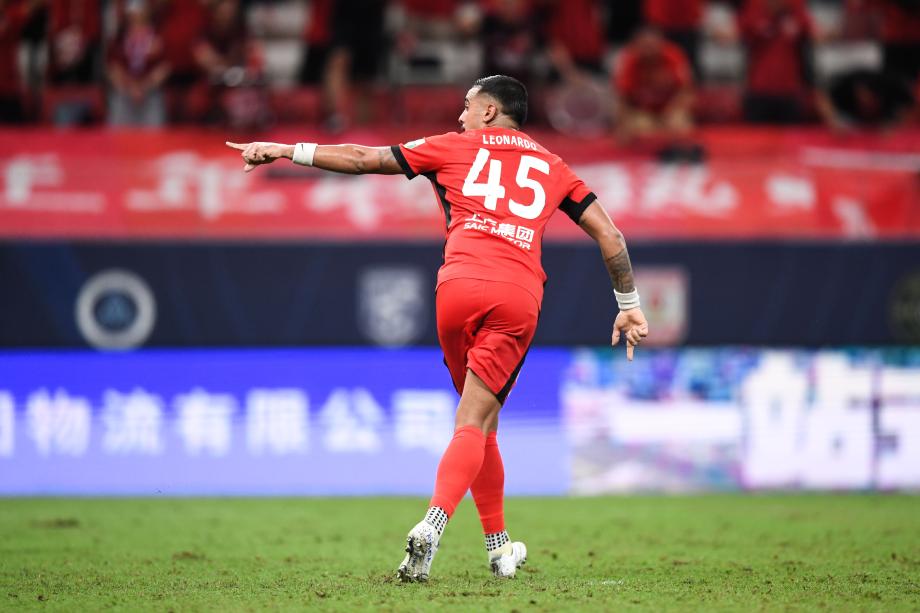 莱昂纳多梅开二度 上海海港险胜武汉三镇