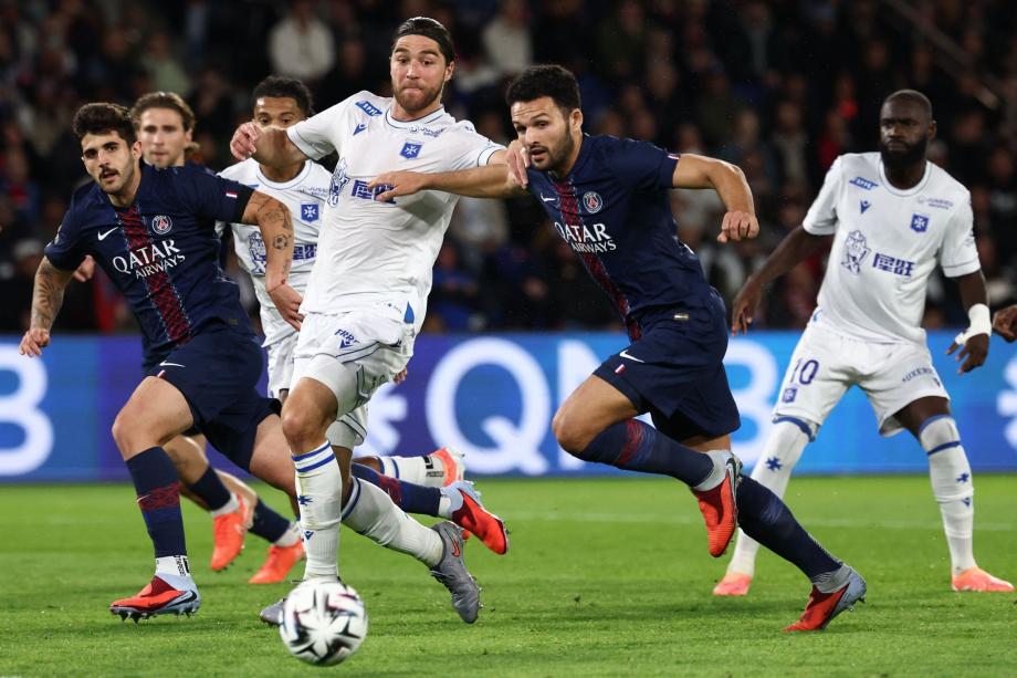 双中卫双双破门 巴黎圣日耳曼2-0胜欧塞尔