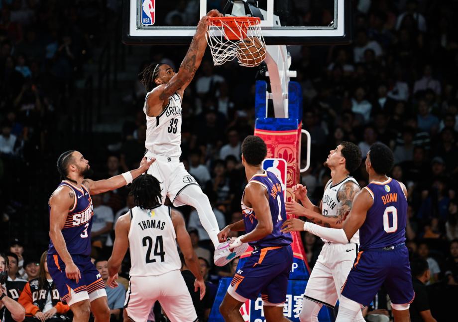 NBA季前赛：篮网险胜太阳 曾凡博未出场