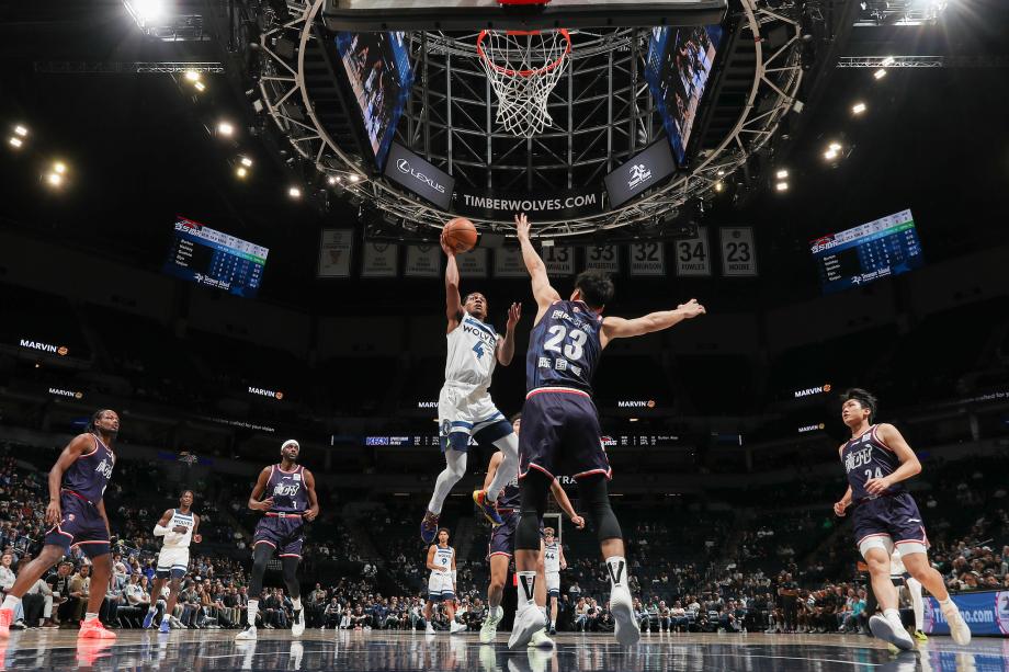 季前赛-奥拉迪波14分 森林狼60分大胜广州龙狮