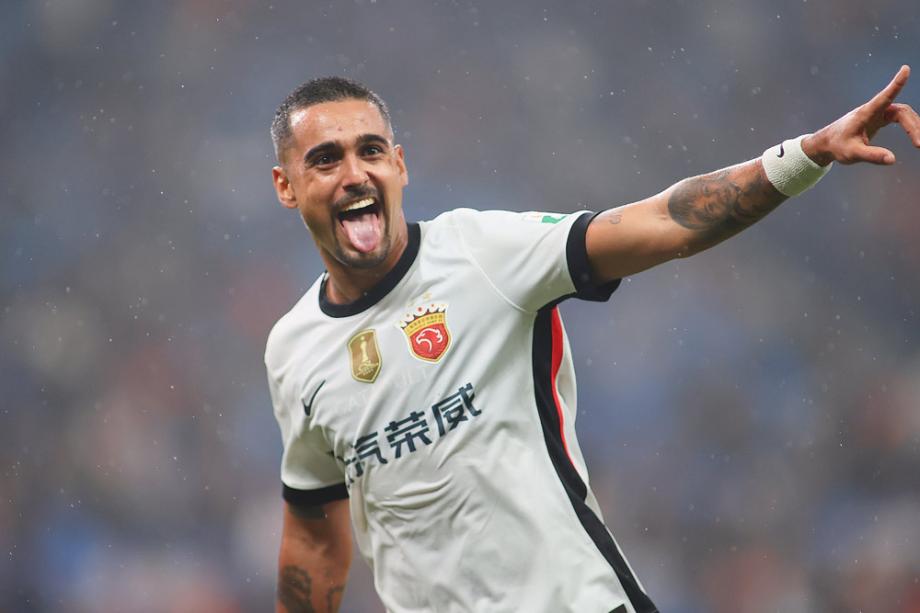 [图]上海海港4-3青岛海牛 豪取四连胜继续领跑中超配资网站排名第一