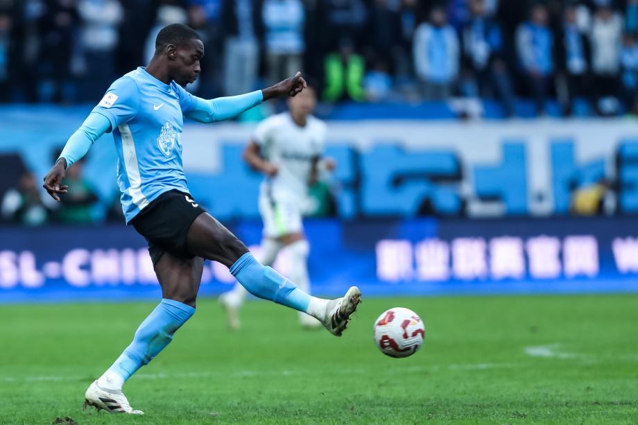 马马杜造险+中楣 大连英博0-0闷平武汉三镇