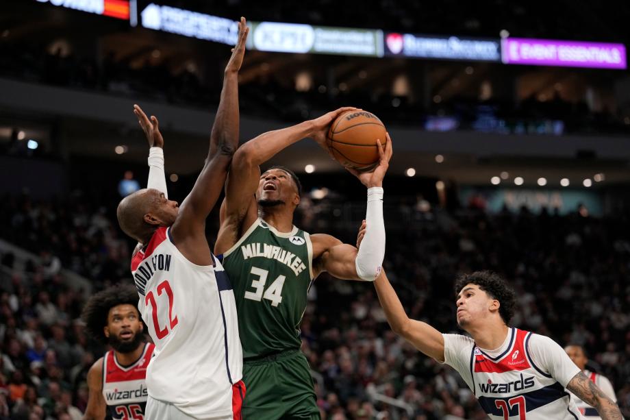 字母哥37+14+5波特伤退 雄鹿7人上双轻取奇才