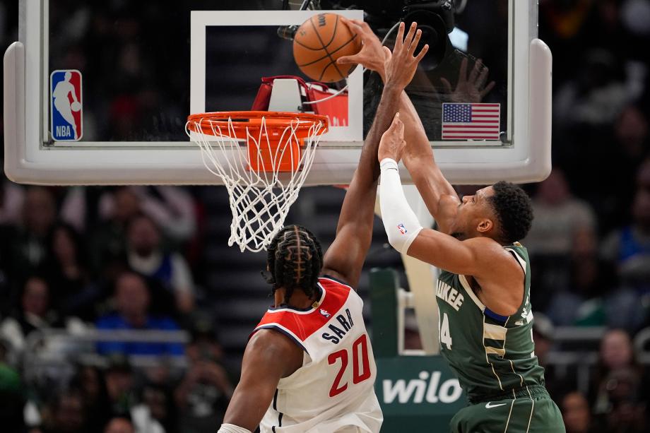 字母哥37+14+5波特伤退 雄鹿7人上双轻取奇才