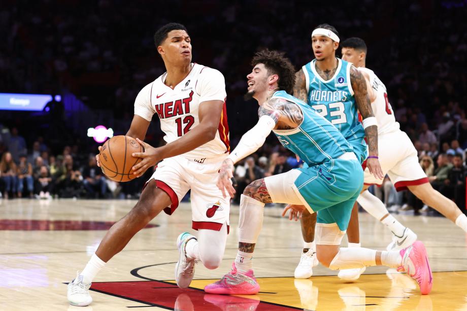 阿德巴约26分三球20+8+9 热火大胜黄蜂取3连胜