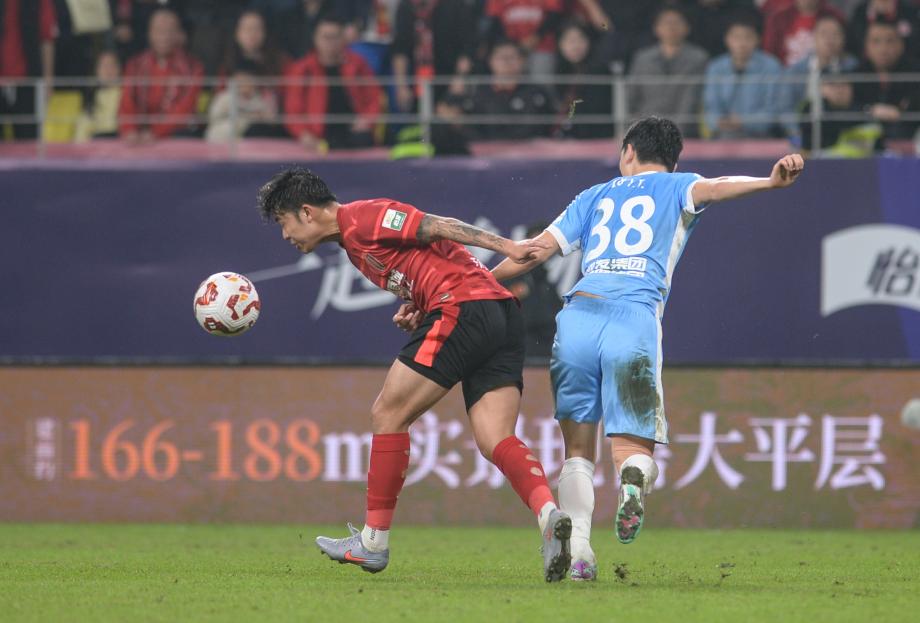 成都蓉城1-2河南队 提前一轮无缘本赛季中超冠军