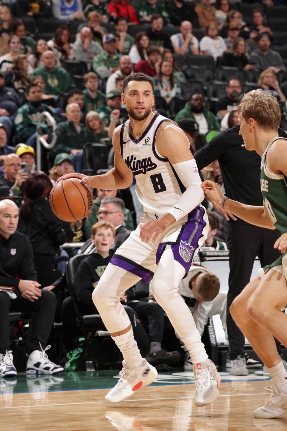 字母哥复出26+11+8拉文31分 国王逆转雄鹿止3连败