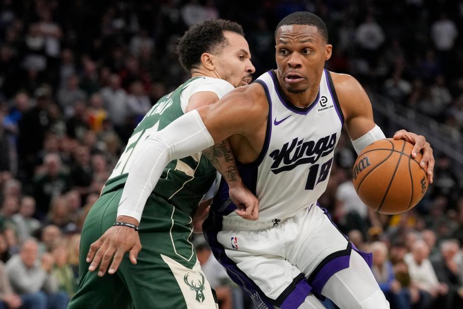 字母哥复出26+11+8拉文31分 国王逆转雄鹿止3连败