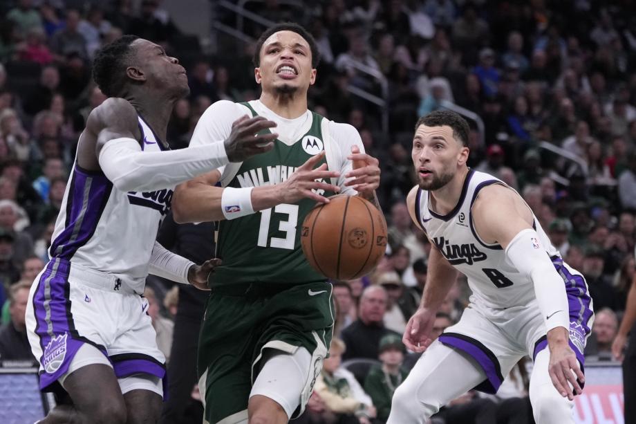 字母哥复出26+11+8拉文31分 国王逆转雄鹿止3连败