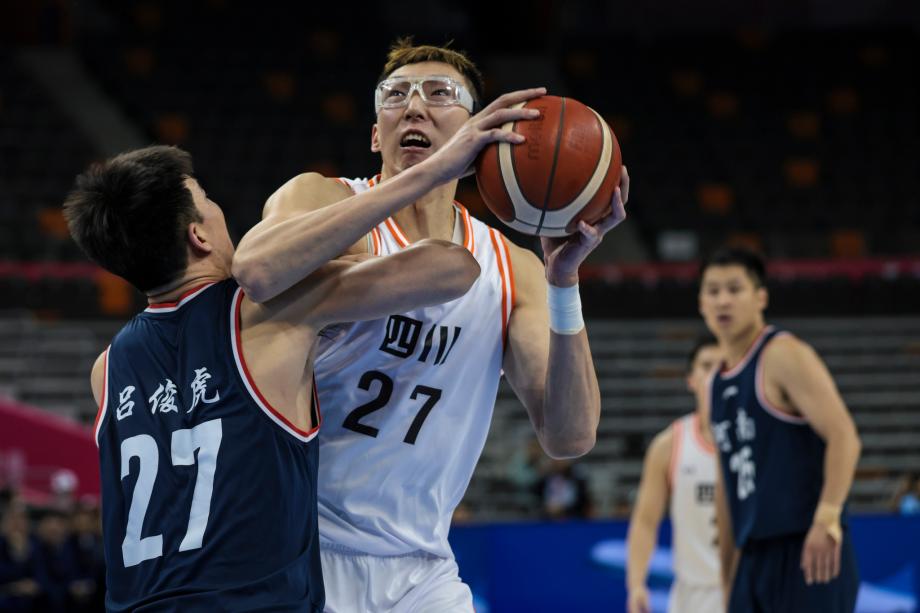 [图]十五运会：男篮成年组小组赛 四川94-70河南月色