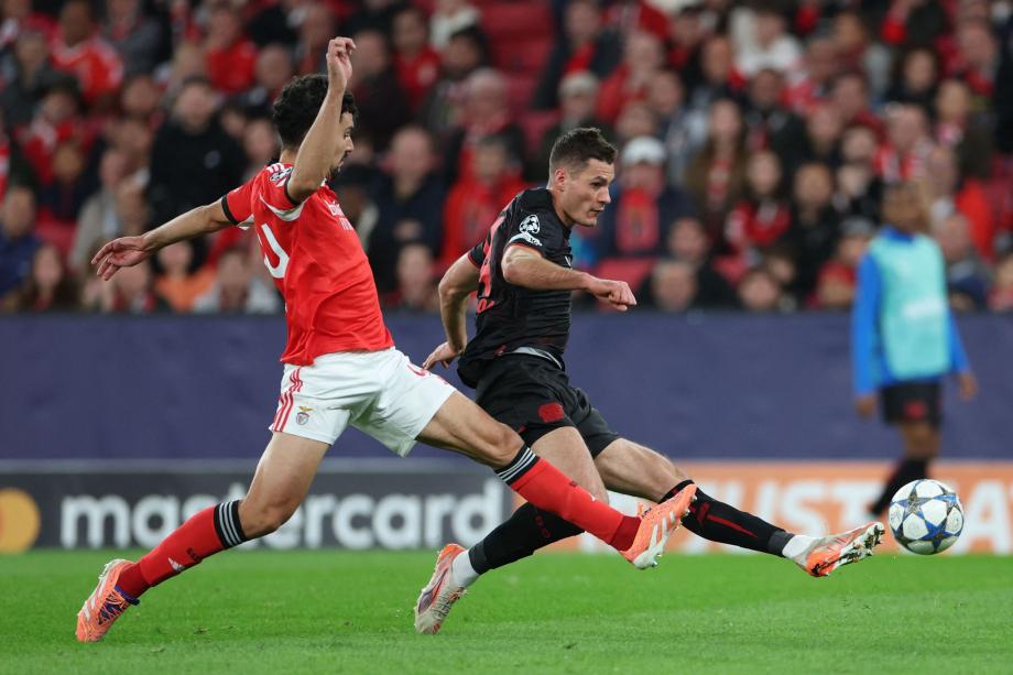 [图]希克制胜球奥塔门迪中框 本菲卡0-1勒沃库森正规配资平台app