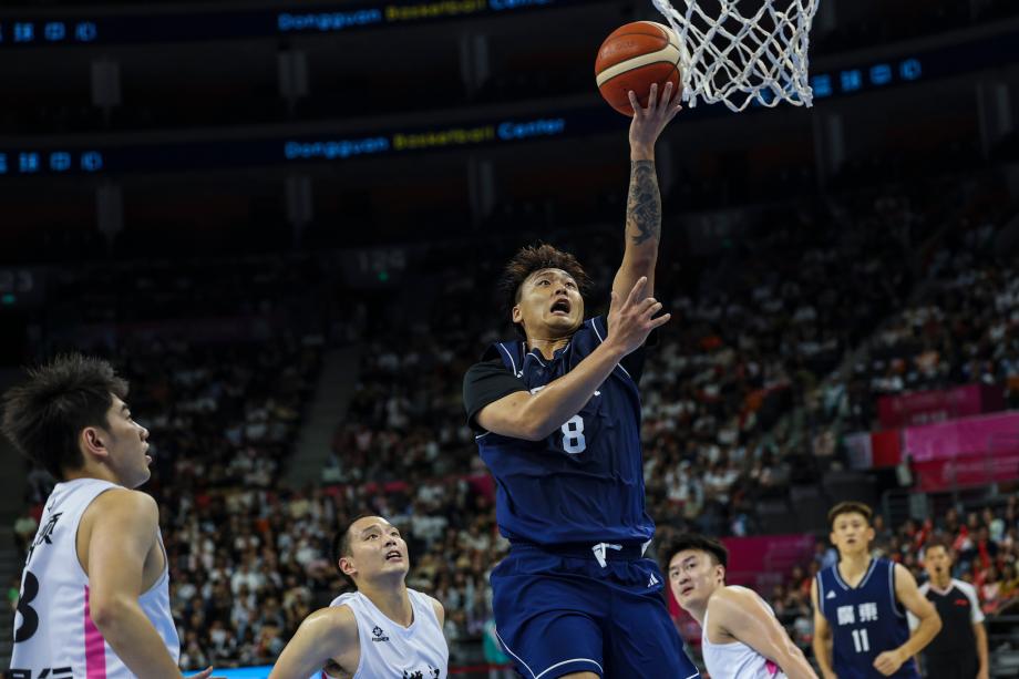 [图]徐杰14+7赵睿13+7 广东男篮战胜浙江男篮郭雪芙